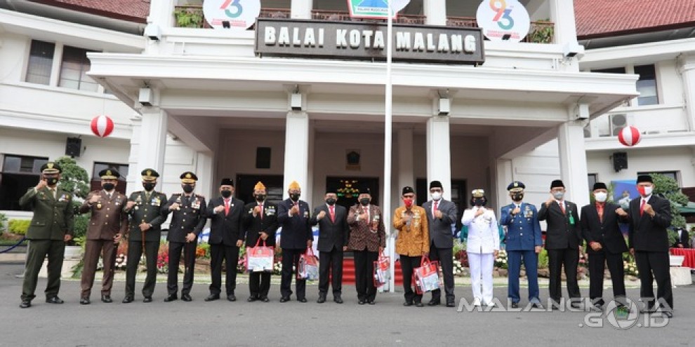 Pentingnya Membangun Identitas Diri