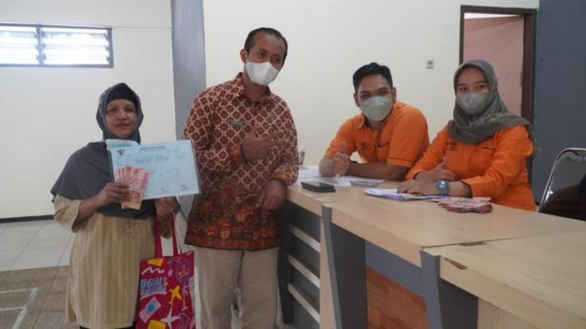 319 Warga Pandanwangi Terima Bantuan Langsung Tunai