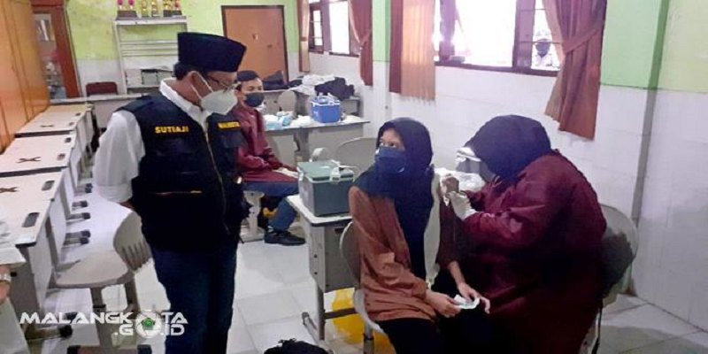 Pelajar Divaksin, Kota Malang Siap Adakan Sekolah Tatap Muka