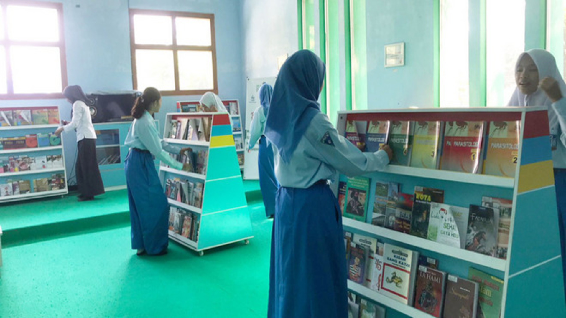 Beberapa Sekolah di Malang Terima Akreditasi A untuk Perpustakaan