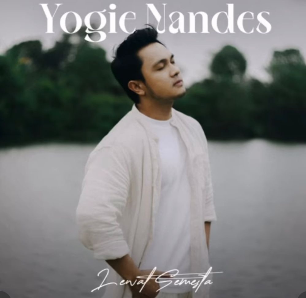 Yogie Nandes Bawakan Ulang Lagu ‘Lewat Semesta’ Milik Randy Pangalila untuk Single Ketiganya