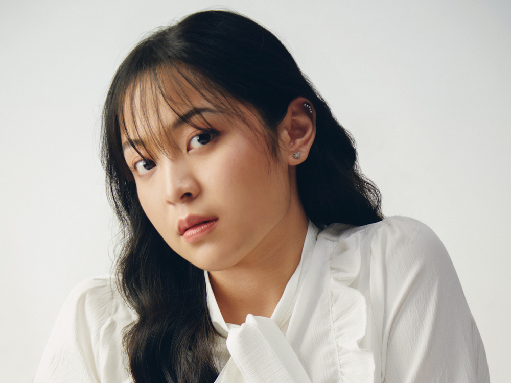 Bernadya Rilis Single Baru “Kata Mereka Ini Berlebihan” Sebagai Alarm bagi Mereka yang Terlalu Berusaha untuk Pasangannya