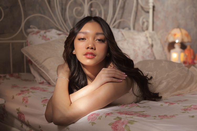 Naura Ayu “Menikmati Sedih”: Tidak Seharusnya Sedih dan Terus Terpuruk, Bangkit dan Hadapi Kesedihan Itu