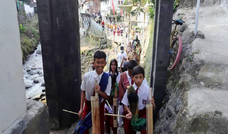 Kampung Putih Sukses Ramaikan Festival Kali Brantas