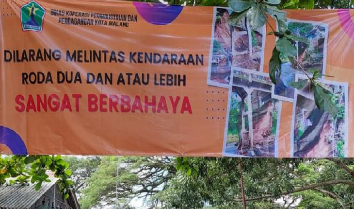 Spanduk Himbauan Bagi Kendaraan Roda Empat di Jembatan Splendid