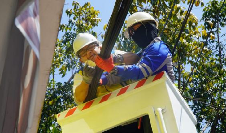 Reaktivasi Rebo Rapi, Wali Kota Sutiaji Ikut Rapikan Kabel Semrawut